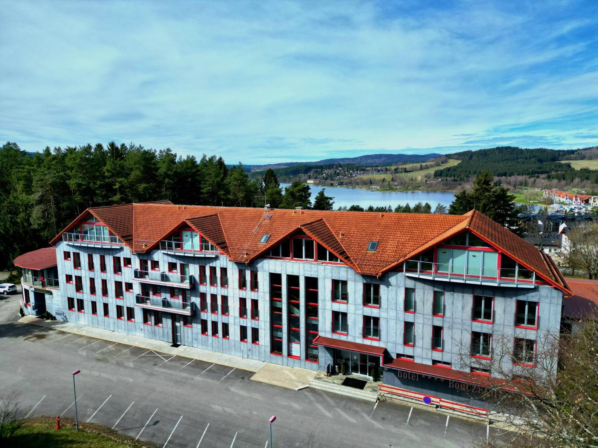 Hotel Bouczech ลิปโนนัดเวิลตาวู ภายนอก รูปภาพ