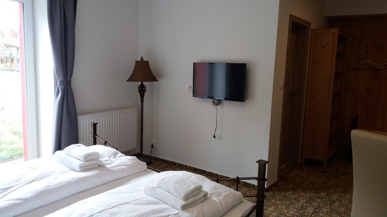 Hotel Bouczech ลิปโนนัดเวิลตาวู ภายนอก รูปภาพ