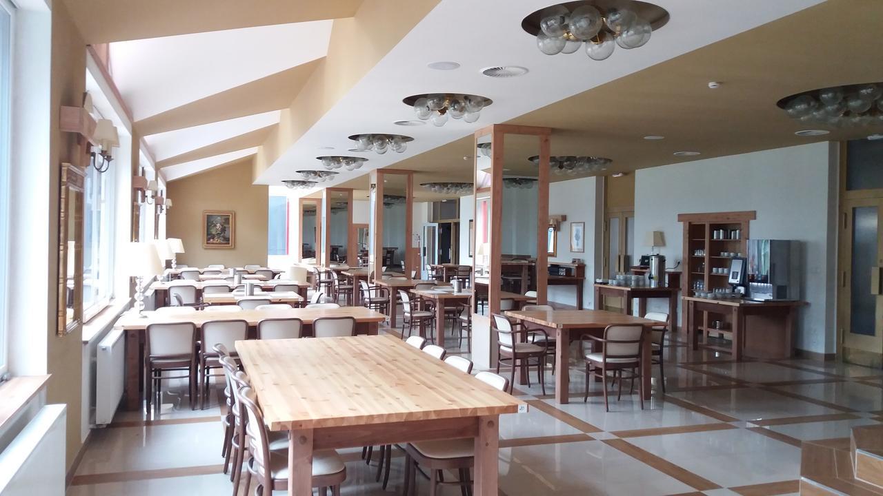 Hotel Bouczech ลิปโนนัดเวิลตาวู ภายนอก รูปภาพ